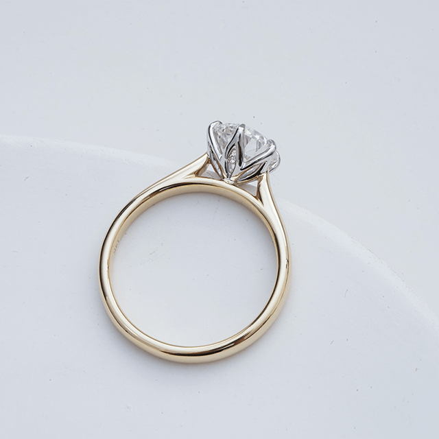 Bague de fiançailles solitaire diamant cultivé en laboratoire en or 14 carats