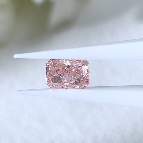 Diamant rose vif taille radiant VS diamant cultivé en laboratoire avec IGI