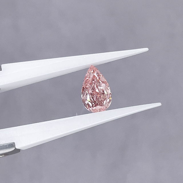 Diamant cultivé en laboratoire VVS taille poire rose vif avec IGI