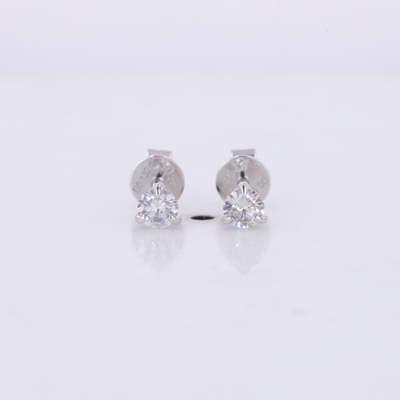 Boucles d\'oreilles à tige en or platine 0,3 ct TW HPHT avec diamants cultivés en laboratoire 